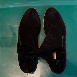 Johnston & Murphy low black suede boots